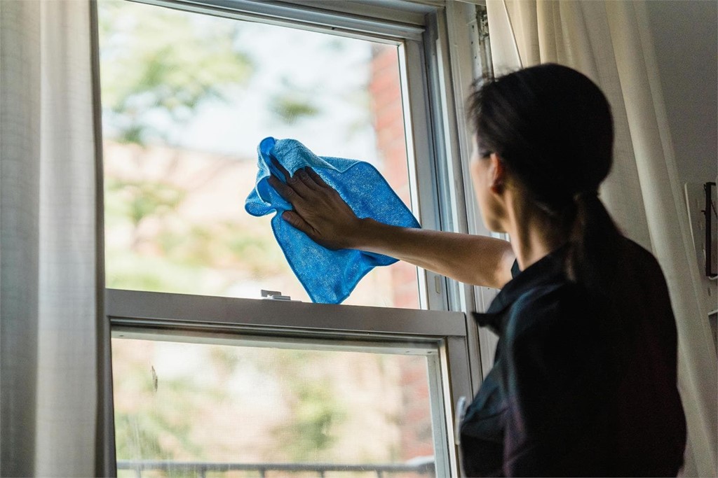 ¿Cuál es la mejor manera de limpiar las ventanas?